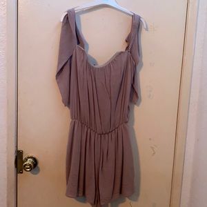 Fashion Nova Beige Romber -Size Large ‘ Super cute comfortable! GREAT CONDITION